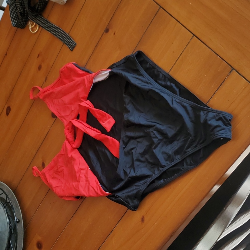 Cutout detail one piece bathing suit